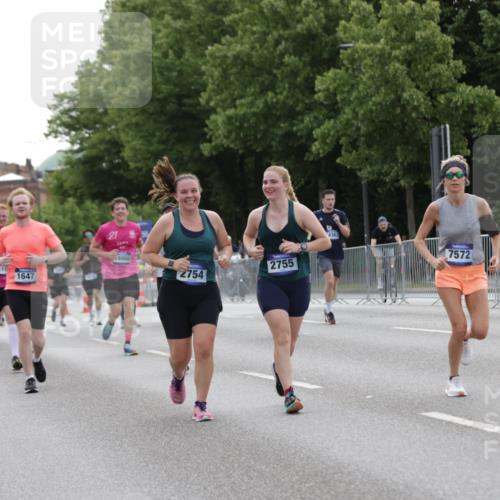 29.06.2025 - hella hamburg halbmarathon Jannik Wohlers http://msf.ph/oto/8243820 29.06.2025 10:30:10 Lombardsbrücke 1647, 2569, 2754, 2755, 4575, 4819, 6344, 7071, 7120, 11984, 12460, 12461, 12687, 12688, 14216, 14421, 15757, 15789, 15938, 16504, 16791, 16864, 18362, 18795, 18860 meine-sportfotos.de