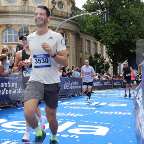 29.06.2025 - hella hamburg halbmarathon Strokosch-Dieckow http://msf.ph/oto/8243879 29.06.2025 10:38:00 Ziel 3480, 3530, 7229, 8091, 9643, 9944, 10793, 11049, 11952, 12915, 13900, 14274, 15303, 15382, 16698, 17623 meine-sportfotos.de