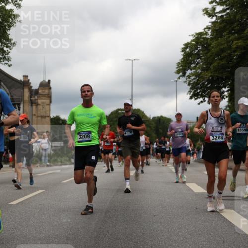 29.06.2025 - hella hamburg halbmarathon Yannick Fuchs http://msf.ph/oto/8243899 29.06.2025 10:47:33 20KM 1030, 1061, 1151, 1499, 1706, 1727, 1783, 2058, 2070, 2082, 2099, 2354, 2518, 3059, 3208, 3209, 3819, 4635, 4770, 5638, 5866, 6481, 6511, 6512, 6628, 6629, 6762, 6877, 6942, 7177, 7274, 7864, 7918, 8335, 8390, 8447, 9142, 10549, 10891, 10895, 11844, 12379, 12413, 12490, 12632, 12909, 13032, 13033, 13289, 13865, 13997, 14323, 15061, 15126, 15179, 15441, 15497, 15502, 15838, 15946, 16477, 16538, 16986, 17348, 18134, 18143, 18418, 18487, 18590 meine-sportfotos.de