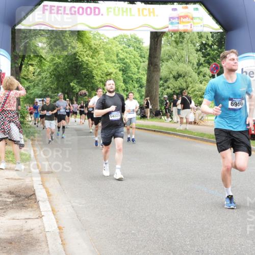 29.06.2025 - hella hamburg halbmarathon MichiJ http://msf.ph/oto/8243911 29.06.2025 10:50:47 Zwischen KM18-KM19 6966, 9986, 14225, 17140, 17150, 17321, 17533, 17685, 17686, 18382 meine-sportfotos.de