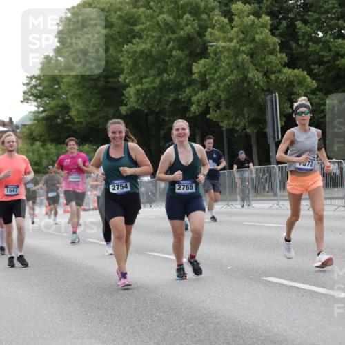 29.06.2025 - hella hamburg halbmarathon Jannik Wohlers http://msf.ph/oto/8243928 29.06.2025 10:30:10 Lombardsbrücke 1647, 2569, 2754, 2755, 4575, 4819, 6344, 7071, 7120, 11984, 12460, 12461, 12687, 12688, 14216, 14421, 15757, 15789, 15938, 16504, 16791, 16864, 18362, 18795, 18860 meine-sportfotos.de