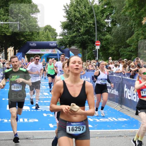 29.06.2025 - hella hamburg halbmarathon Zöllner http://msf.ph/oto/8243938 29.06.2025 10:56:37 Ziel 1583, 2083, 3413, 5721, 5744, 6399, 6416, 6759, 7037, 8311, 8542, 8652, 9562, 10093, 12509, 13863, 15145, 15407, 16257, 16261, 17259, 17268, 18746, 18835, 19120 meine-sportfotos.de
