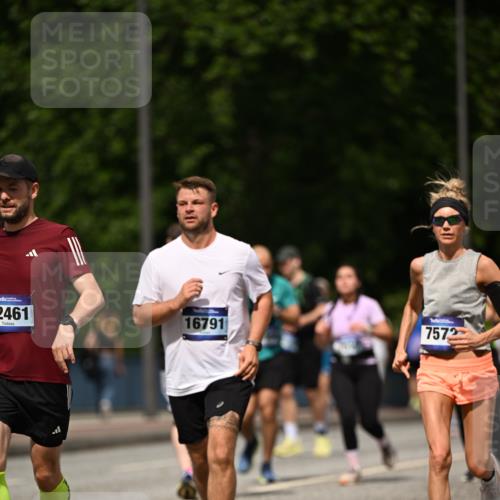 29.06.2025 - hella hamburg halbmarathon Dr. Thomas Lammeyer http://msf.ph/oto/8243964 29.06.2025 10:34:34 Kennedybrücke 2302, 3524, 3573, 4198, 4819, 6556, 6626, 7071, 7517, 9095, 9830, 10322, 10996 meine-sportfotos.de