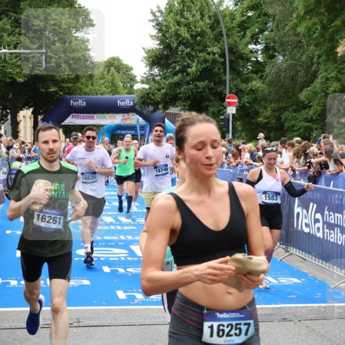 29.06.2025 - hella hamburg halbmarathon Zöllner http://msf.ph/oto/8243983 29.06.2025 10:56:38 Ziel 1583, 2083, 3413, 5721, 5744, 6416, 6759, 7037, 8311, 8542, 8652, 8744, 9562, 10093, 12509, 13863, 15145, 15407, 16261, 17259, 17268, 18340, 18746, 18835, 18899, 19120 meine-sportfotos.de
