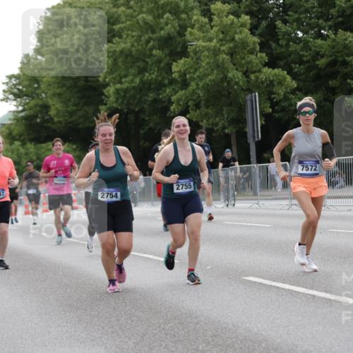 29.06.2025 - hella hamburg halbmarathon Jannik Wohlers http://msf.ph/oto/8243988 29.06.2025 10:30:11 Lombardsbrücke 1647, 2569, 2754, 2755, 3281, 4575, 4819, 6344, 7071, 7120, 11984, 12460, 12461, 12687, 12688, 14216, 14421, 15757, 15789, 15938, 16504, 16791, 16864, 18362, 18795, 18860 meine-sportfotos.de