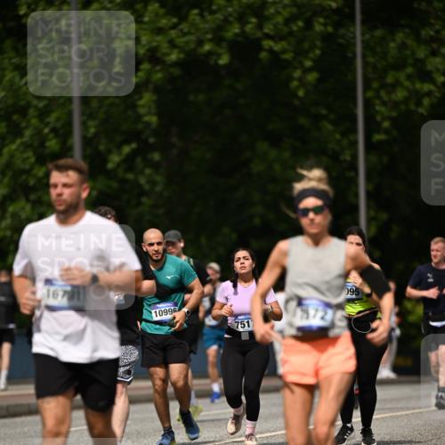 29.06.2025 - hella hamburg halbmarathon Dr. Thomas Lammeyer http://msf.ph/oto/8244016 29.06.2025 10:34:34 Kennedybrücke 2302, 3524, 3573, 4198, 4819, 6556, 6626, 7071, 7517, 9095, 9830, 10322, 10996 meine-sportfotos.de