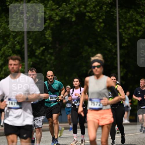 29.06.2025 - hella hamburg halbmarathon Dr. Thomas Lammeyer http://msf.ph/oto/8244043 29.06.2025 10:34:34 Kennedybrücke 2302, 3524, 3573, 4198, 4819, 6556, 6626, 7071, 7517, 9095, 9830, 10322, 10996 meine-sportfotos.de