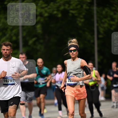 29.06.2025 - hella hamburg halbmarathon Dr. Thomas Lammeyer http://msf.ph/oto/8244062 29.06.2025 10:34:34 Kennedybrücke 2302, 3524, 3573, 4198, 4819, 6556, 6626, 7071, 7517, 9095, 9830, 10322, 10996 meine-sportfotos.de