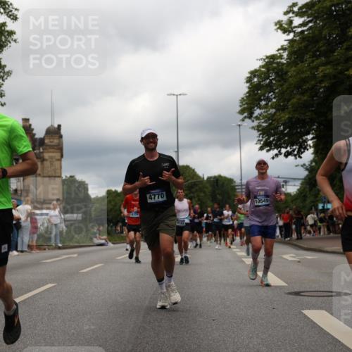 29.06.2025 - hella hamburg halbmarathon Yannick Fuchs http://msf.ph/oto/8244088 29.06.2025 10:47:34 20KM 1030, 1061, 1151, 1499, 1502, 1706, 1727, 1783, 2058, 2070, 2082, 2099, 2354, 2518, 3208, 3209, 3819, 4635, 4770, 5638, 5866, 6481, 6511, 6512, 6628, 6629, 6762, 6877, 6942, 7177, 7274, 7864, 7918, 8335, 8390, 8447, 9142, 10549, 10891, 10895, 11068, 11844, 12379, 12413, 12490, 12632, 12909, 13032, 13033, 13289, 13865, 13912, 13997, 14323, 15061, 15126, 15179, 15441, 15497, 15502, 15838, 15856, 15946, 16477, 16538, 16986, 17348, 18134, 18143, 18418, 18487, 18590 meine-sportfotos.de