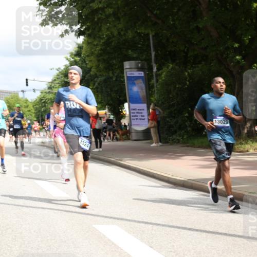 29.06.2025 - hella hamburg halbmarathon Yannick Fuchs http://msf.ph/oto/8244094 29.06.2025 10:35:04 20KM 1882, 1912, 2324, 2714, 2750, 2949, 3332, 4843, 5050, 5409, 5508, 5745, 5803, 5916, 6080, 8370, 8465, 8629, 9294, 10369, 10900, 10968, 11731, 11767, 12088, 12365, 12540, 12704, 12865, 13029, 13158, 13667, 14092, 14924, 15015, 15424, 15493, 15542, 15689, 16761, 17214, 17245, 17620, 17724, 18173, 18192, 18614 meine-sportfotos.de