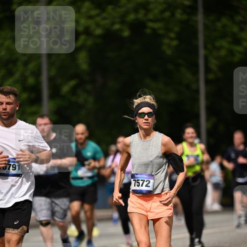 29.06.2025 - hella hamburg halbmarathon Dr. Thomas Lammeyer http://msf.ph/oto/8244097 29.06.2025 10:34:35 Kennedybrücke 2302, 3524, 3573, 4198, 4819, 6556, 6626, 7071, 7517, 9095, 9576, 9830, 10322, 10996 meine-sportfotos.de