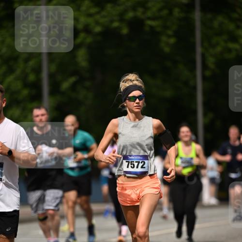 29.06.2025 - hella hamburg halbmarathon Dr. Thomas Lammeyer http://msf.ph/oto/8244127 29.06.2025 10:34:35 Kennedybrücke 2302, 3524, 3573, 4198, 4819, 6556, 6626, 7071, 7517, 9095, 9576, 9830, 10322, 10996 meine-sportfotos.de