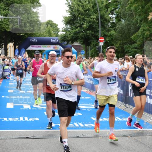 29.06.2025 - hella hamburg halbmarathon Zöllner http://msf.ph/oto/8244141 29.06.2025 10:56:39 Ziel 1583, 2083, 3413, 4152, 5721, 5744, 6416, 6759, 7037, 8311, 8542, 8652, 8744, 9562, 10093, 11083, 12509, 13863, 15145, 17259, 18340, 18746, 18835, 18899, 19120 meine-sportfotos.de