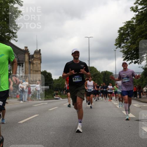29.06.2025 - hella hamburg halbmarathon Yannick Fuchs http://msf.ph/oto/8244143 29.06.2025 10:47:34 20KM 1030, 1061, 1151, 1499, 1502, 1706, 1727, 1783, 2058, 2070, 2082, 2099, 2354, 2518, 3208, 3209, 3819, 4635, 4770, 5638, 5866, 6481, 6511, 6512, 6628, 6629, 6762, 6877, 6942, 7177, 7274, 7864, 7918, 8335, 8390, 8447, 9142, 10549, 10891, 10895, 11068, 11844, 12379, 12413, 12490, 12632, 12909, 13032, 13033, 13289, 13865, 13912, 13997, 14323, 15061, 15126, 15179, 15441, 15497, 15502, 15838, 15856, 15946, 16477, 16538, 16986, 17348, 18134, 18143, 18418, 18487, 18590 meine-sportfotos.de