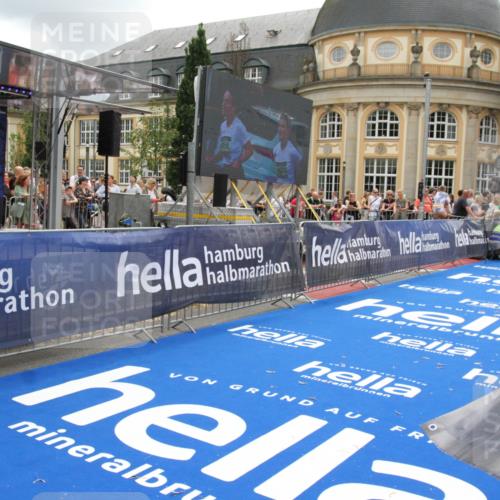 29.06.2025 - hella hamburg halbmarathon Michael Strokosch http://msf.ph/oto/8244147 29.06.2025 10:48:55 Ziel 1884, 1892, 7067, 9482, 9661, 11519, 12421, 13009, 13976, 15309, 16653, 17007, 18873 meine-sportfotos.de