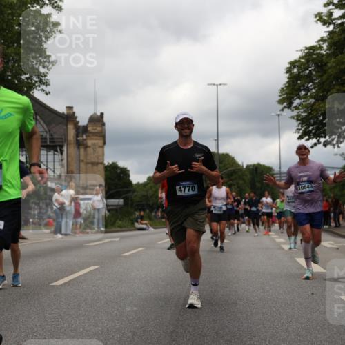 29.06.2025 - hella hamburg halbmarathon Yannick Fuchs http://msf.ph/oto/8244162 29.06.2025 10:47:34 20KM 1030, 1061, 1151, 1499, 1502, 1706, 1727, 1783, 2058, 2070, 2082, 2099, 2354, 2518, 3208, 3209, 3819, 4635, 4770, 5638, 5866, 6481, 6511, 6512, 6628, 6629, 6762, 6877, 6942, 7177, 7274, 7864, 7918, 8335, 8390, 8447, 9142, 10549, 10891, 10895, 11068, 11844, 12379, 12413, 12490, 12632, 12909, 13032, 13033, 13289, 13865, 13912, 13997, 14323, 15061, 15126, 15179, 15441, 15497, 15502, 15838, 15856, 15946, 16477, 16538, 16986, 17348, 18134, 18143, 18418, 18487, 18590 meine-sportfotos.de