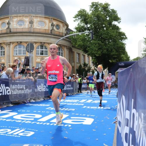 29.06.2025 - hella hamburg halbmarathon Strokosch-Dieckow http://msf.ph/oto/8244168 29.06.2025 10:38:03 Ziel 7229, 8091, 9643, 9944, 10793, 11049, 11952, 12915, 13900, 14274, 15303, 15382, 16698, 17623, 18986 meine-sportfotos.de