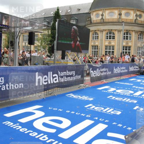 29.06.2025 - hella hamburg halbmarathon Michael Strokosch http://msf.ph/oto/8244235 29.06.2025 10:48:56 Ziel 1892, 3213, 7067, 9661, 12421, 12534, 13009, 13976, 15309, 16653, 17007, 18873 meine-sportfotos.de