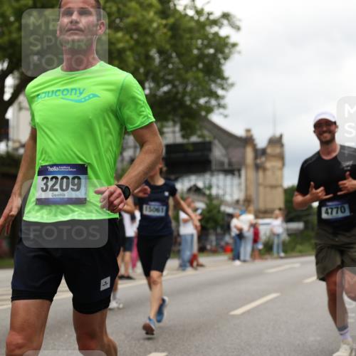 29.06.2025 - hella hamburg halbmarathon Yannick Fuchs http://msf.ph/oto/8244239 29.06.2025 10:47:34 20KM 1030, 1061, 1151, 1499, 1502, 1706, 1727, 1783, 2058, 2070, 2082, 2099, 2354, 2518, 3208, 3209, 3819, 4635, 4770, 5638, 5866, 6481, 6511, 6512, 6628, 6629, 6762, 6877, 6942, 7177, 7274, 7864, 7918, 8335, 8390, 8447, 9142, 10549, 10891, 10895, 11068, 11844, 12379, 12413, 12490, 12632, 12909, 13032, 13033, 13289, 13865, 13912, 13997, 14323, 15061, 15126, 15179, 15441, 15497, 15502, 15838, 15856, 15946, 16477, 16538, 16986, 17348, 18134, 18143, 18418, 18487, 18590 meine-sportfotos.de