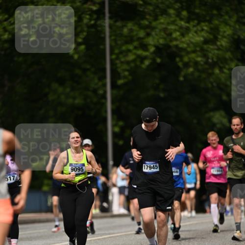 29.06.2025 - hella hamburg halbmarathon Dr. Thomas Lammeyer http://msf.ph/oto/8244271 29.06.2025 10:34:35 Kennedybrücke 2302, 3524, 3573, 4198, 4819, 6556, 6626, 7071, 7517, 9095, 9576, 9830, 10322, 10996 meine-sportfotos.de