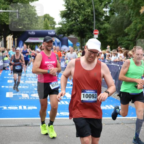 29.06.2025 - hella hamburg halbmarathon Zöllner http://msf.ph/oto/8244288 29.06.2025 10:56:41 Ziel 2083, 3413, 4152, 5721, 6416, 6759, 7037, 7646, 8311, 8542, 8652, 8744, 9488, 9562, 11083, 11870, 12509, 13863, 15145, 17259, 18340, 18899, 19120 meine-sportfotos.de