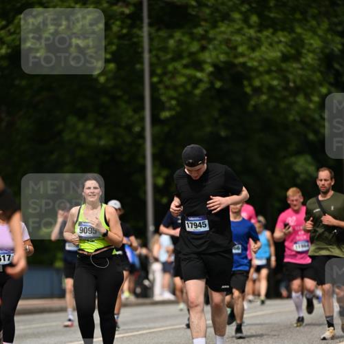 29.06.2025 - hella hamburg halbmarathon Dr. Thomas Lammeyer http://msf.ph/oto/8244298 29.06.2025 10:34:36 Kennedybrücke 2097, 2302, 3524, 4198, 4819, 6556, 6626, 7071, 7517, 9095, 9576, 9830, 10322, 10996 meine-sportfotos.de