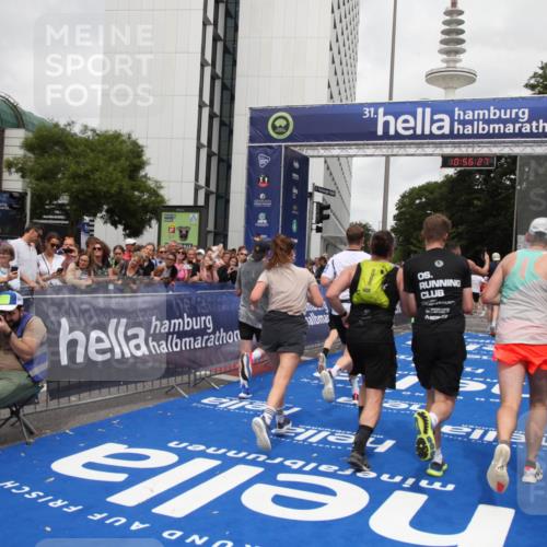 29.06.2025 - hella hamburg halbmarathon Michael Strokosch http://msf.ph/oto/8244303 29.06.2025 10:56:26 Ziel 3048, 4029, 5672, 7547, 7742, 8863, 9622, 10665, 11231, 11309, 15300, 15818, 16375, 18117, 18495, 18652, 18741 meine-sportfotos.de