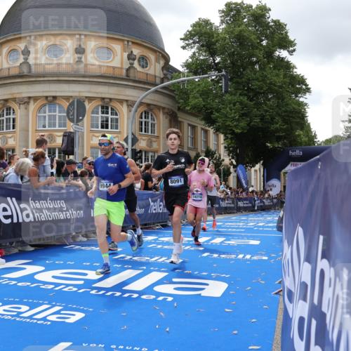 29.06.2025 - hella hamburg halbmarathon Strokosch-Dieckow http://msf.ph/oto/8244314 29.06.2025 10:38:05 Ziel 5091, 7229, 7743, 8091, 9944, 11049, 11952, 12915, 14274, 15303, 15382, 16698, 17623, 18986 meine-sportfotos.de