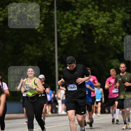 29.06.2025 - hella hamburg halbmarathon Dr. Thomas Lammeyer http://msf.ph/oto/8244316 29.06.2025 10:34:36 Kennedybrücke 2097, 2302, 3524, 4198, 4819, 6556, 6626, 7071, 7517, 9095, 9576, 9830, 10322, 10996 meine-sportfotos.de