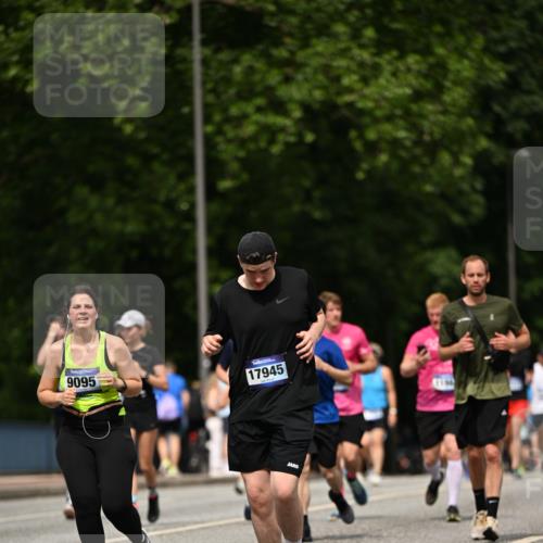 29.06.2025 - hella hamburg halbmarathon Dr. Thomas Lammeyer http://msf.ph/oto/8244346 29.06.2025 10:34:36 Kennedybrücke 2097, 2302, 3524, 4198, 4819, 6556, 6626, 7071, 7517, 9095, 9576, 9830, 10322, 10996 meine-sportfotos.de
