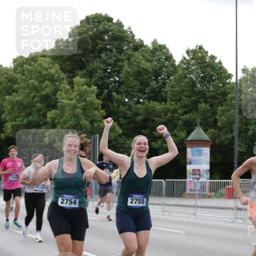 29.06.2025 - hella hamburg halbmarathon Jannik Wohlers http://msf.ph/oto/8244352 29.06.2025 10:30:12 Lombardsbrücke 1059, 1647, 2569, 2754, 2755, 3281, 4198, 4575, 4819, 6344, 7071, 7120, 9830, 11984, 12460, 12461, 12687, 12688, 14216, 14421, 15299, 15757, 15789, 15938, 16504, 16791, 16864, 18362, 18795, 18860 meine-sportfotos.de