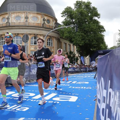 29.06.2025 - hella hamburg halbmarathon Strokosch-Dieckow http://msf.ph/oto/8244358 29.06.2025 10:38:06 Ziel 2849, 5091, 7743, 8091, 9944, 11049, 11952, 12915, 14274, 14688, 15382, 16698, 17623, 18986 meine-sportfotos.de