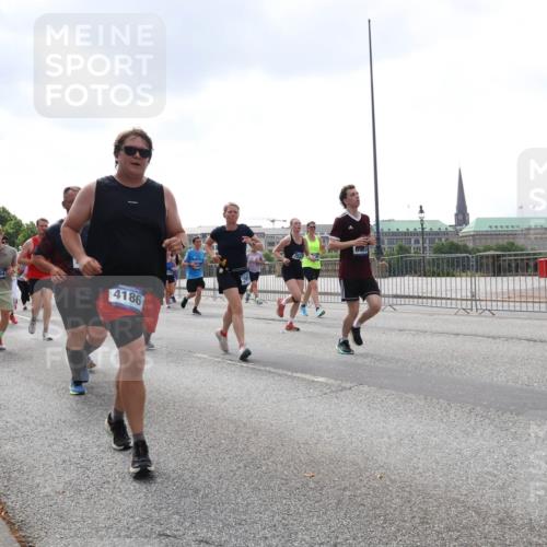 29.06.2025 - hella hamburg halbmarathon Lena Gebhardt http://msf.ph/oto/8244359 29.06.2025 10:45:26 Lombardsbrücke 1024, 1033, 1060, 1085, 1685, 1713, 1798, 2007, 2008, 2216, 2217, 2550, 2657, 2664, 2779, 2973, 3160, 3164, 3357, 3377, 3879, 3993, 4099, 4102, 4186, 4224, 4306, 4337, 4388, 4504, 4820, 4851, 5044, 5099, 5108, 5190, 5339, 5636, 5949, 6150, 6509, 6763, 6788, 6911, 6922, 6980, 7283, 7530, 7541, 7699, 7859, 7912, 8594, 8605, 8745, 8762, 8907, 9620, 10030, 10182, 10225, 10562, 10566, 11314, 12198, 12332, 12334, 12394 meine-sportfotos.de