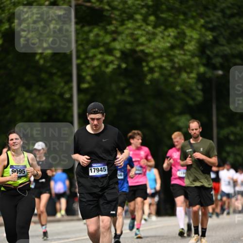 29.06.2025 - hella hamburg halbmarathon Dr. Thomas Lammeyer http://msf.ph/oto/8244392 29.06.2025 10:34:36 Kennedybrücke 2097, 2302, 3524, 4198, 4819, 6556, 6626, 7071, 7517, 9095, 9576, 9830, 10322, 10996 meine-sportfotos.de