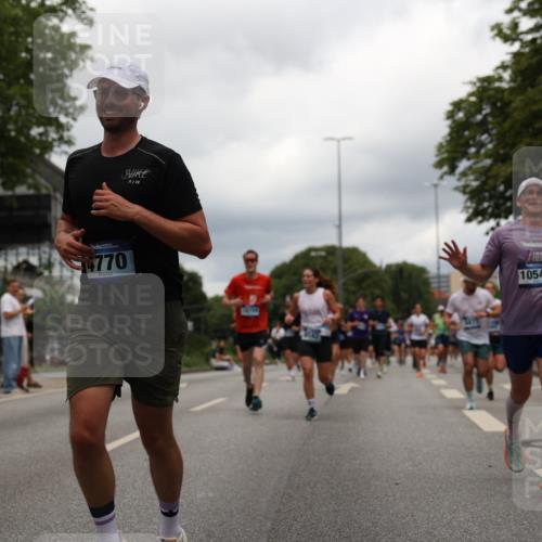29.06.2025 - hella hamburg halbmarathon Yannick Fuchs http://msf.ph/oto/8244399 29.06.2025 10:47:35 20KM 1030, 1061, 1151, 1502, 1706, 1727, 1783, 2058, 2070, 2082, 2354, 2518, 3208, 3209, 3819, 4635, 4770, 5020, 5638, 5866, 6481, 6511, 6512, 6629, 6762, 6877, 6942, 7177, 7274, 7864, 7918, 8335, 8390, 8447, 9142, 10549, 10891, 10895, 11068, 11844, 12379, 12413, 12490, 12632, 12909, 13032, 13033, 13289, 13397, 13865, 13912, 13997, 15061, 15126, 15179, 15441, 15497, 15502, 15838, 15856, 15946, 16477, 16538, 17348, 18134, 18143, 18418, 18487, 18590 meine-sportfotos.de