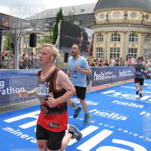 29.06.2025 - hella hamburg halbmarathon Michael Strokosch http://msf.ph/oto/8244413 29.06.2025 10:48:59 Ziel 1381, 1452, 2260, 3213, 3985, 7067, 8889, 9661, 9695, 12421, 12534, 13009, 13183, 13688, 13976, 18873 meine-sportfotos.de