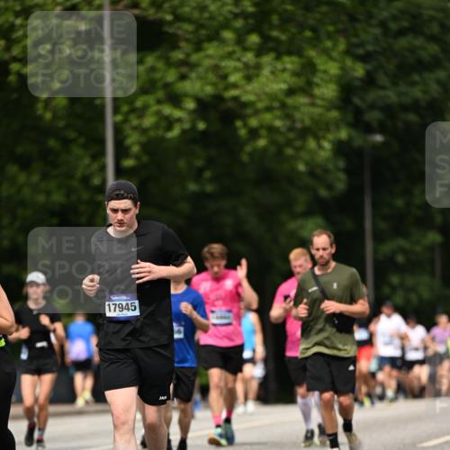 29.06.2025 - hella hamburg halbmarathon Dr. Thomas Lammeyer http://msf.ph/oto/8244429 29.06.2025 10:34:36 Kennedybrücke 2097, 2302, 3524, 4198, 4819, 6556, 6626, 7071, 7517, 9095, 9576, 9830, 10322, 10996 meine-sportfotos.de