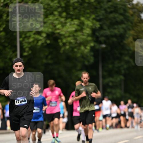 29.06.2025 - hella hamburg halbmarathon Dr. Thomas Lammeyer http://msf.ph/oto/8244448 29.06.2025 10:34:37 Kennedybrücke 2097, 2302, 3524, 4198, 4819, 6556, 6626, 7071, 7517, 8792, 9095, 9576, 9830, 10322, 10996 meine-sportfotos.de