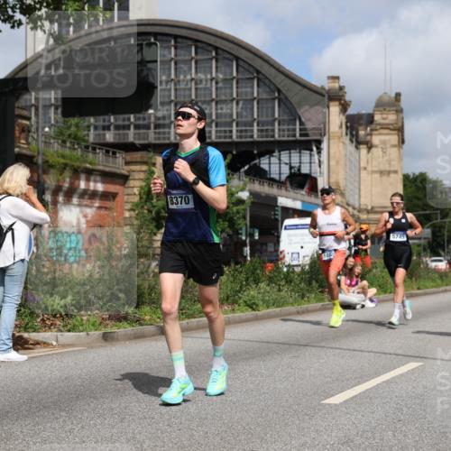 29.06.2025 - hella hamburg halbmarathon Yannick Fuchs http://msf.ph/oto/8244458 29.06.2025 10:35:05 20KM 1882, 1912, 2324, 2714, 2750, 2949, 3332, 4843, 5050, 5409, 5508, 5745, 5803, 5916, 6080, 8370, 8465, 8629, 9294, 10369, 10900, 10968, 11731, 11767, 12088, 12365, 12540, 12704, 12865, 13029, 13158, 13667, 14092, 14924, 15015, 15424, 15493, 15542, 15689, 16761, 17214, 17620, 17724, 18173, 18192, 18614 meine-sportfotos.de