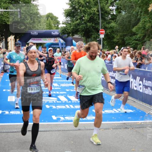 29.06.2025 - hella hamburg halbmarathon Zöllner http://msf.ph/oto/8244472 29.06.2025 10:56:43 Ziel 2083, 4152, 5721, 6416, 6759, 7037, 7646, 8311, 8744, 8996, 9488, 11083, 11870, 12509, 13863, 14369, 15134, 15145, 15712, 16043, 16121, 17259, 18340, 18634, 18899, 19120 meine-sportfotos.de