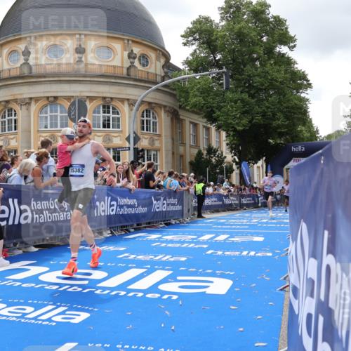 29.06.2025 - hella hamburg halbmarathon Strokosch-Dieckow http://msf.ph/oto/8244476 29.06.2025 10:38:07 Ziel 2849, 5091, 7743, 8002, 8091, 9944, 11049, 11952, 14274, 14688, 15382, 16698, 17623, 18986 meine-sportfotos.de