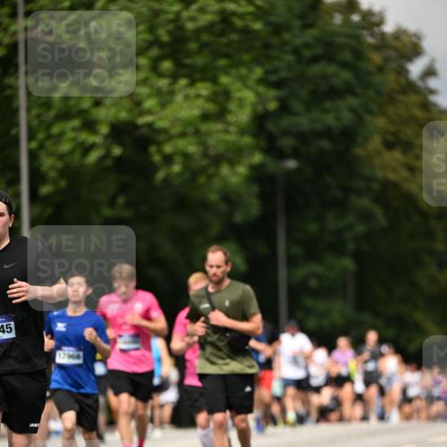 29.06.2025 - hella hamburg halbmarathon Dr. Thomas Lammeyer http://msf.ph/oto/8244513 29.06.2025 10:34:37 Kennedybrücke 2097, 2302, 3524, 4198, 4819, 6556, 6626, 7071, 7517, 8792, 9095, 9576, 9830, 10322, 10996 meine-sportfotos.de