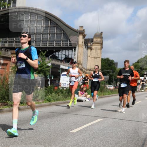 29.06.2025 - hella hamburg halbmarathon Yannick Fuchs http://msf.ph/oto/8244521 29.06.2025 10:35:05 20KM 1882, 1912, 2324, 2714, 2750, 2949, 3332, 4843, 5050, 5409, 5508, 5745, 5803, 5916, 6080, 8370, 8465, 8629, 9294, 10369, 10900, 10968, 11731, 11767, 12088, 12365, 12540, 12704, 12865, 13029, 13158, 13667, 14092, 14924, 15015, 15424, 15493, 15542, 15689, 16761, 17214, 17620, 17724, 18173, 18192, 18614 meine-sportfotos.de