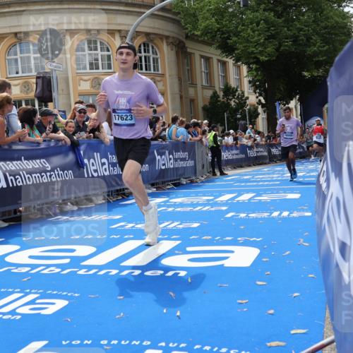 29.06.2025 - hella hamburg halbmarathon Strokosch-Dieckow http://msf.ph/oto/8244531 29.06.2025 10:38:10 Ziel 1688, 2849, 5091, 7743, 8002, 9944, 14274, 14688, 15382, 17623, 18584, 18986 meine-sportfotos.de