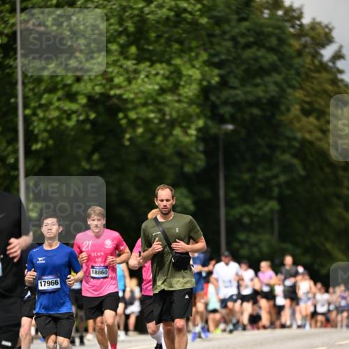 29.06.2025 - hella hamburg halbmarathon Dr. Thomas Lammeyer http://msf.ph/oto/8244538 29.06.2025 10:34:37 Kennedybrücke 2097, 2302, 3524, 4198, 4819, 6556, 6626, 7071, 7517, 8792, 9095, 9576, 9830, 10322, 10996 meine-sportfotos.de