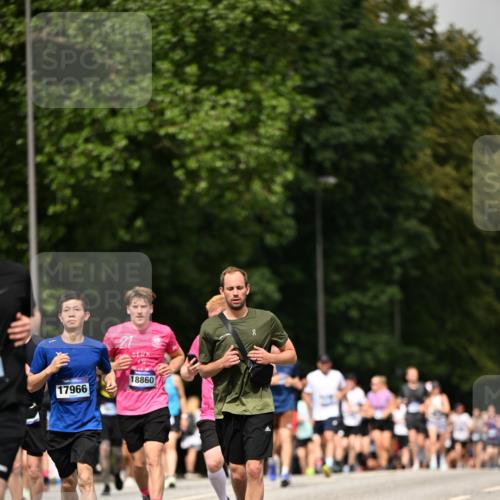 29.06.2025 - hella hamburg halbmarathon Dr. Thomas Lammeyer http://msf.ph/oto/8244562 29.06.2025 10:34:37 Kennedybrücke 2097, 2302, 3524, 4198, 4819, 6556, 6626, 7071, 7517, 8792, 9095, 9576, 9830, 10322, 10996 meine-sportfotos.de