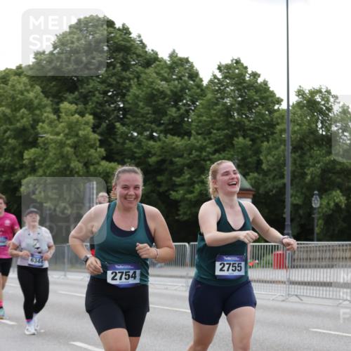 29.06.2025 - hella hamburg halbmarathon Jannik Wohlers http://msf.ph/oto/8244576 29.06.2025 10:30:13 Lombardsbrücke 1059, 1647, 2569, 2754, 2755, 3281, 4198, 4575, 4819, 6344, 7071, 7120, 9830, 11984, 12460, 12461, 12687, 12688, 14216, 14421, 15299, 15757, 15789, 16504, 16791, 16864, 18362, 18795, 18860 meine-sportfotos.de