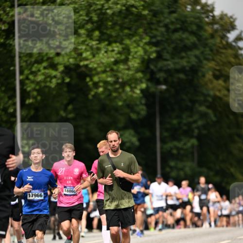 29.06.2025 - hella hamburg halbmarathon Dr. Thomas Lammeyer http://msf.ph/oto/8244582 29.06.2025 10:34:38 Kennedybrücke 2097, 2302, 3524, 4198, 4819, 6556, 6620, 6626, 7071, 7517, 8792, 9095, 9576, 9830, 10322, 10996 meine-sportfotos.de