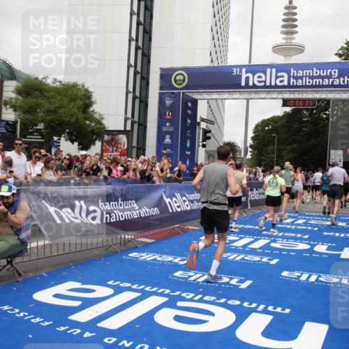 29.06.2025 - hella hamburg halbmarathon Michael Strokosch http://msf.ph/oto/8244598 29.06.2025 10:56:32 Ziel 1583, 3048, 5744, 6399, 7742, 8863, 9622, 10093, 10665, 15407, 15818, 16257, 16261, 17268, 17734, 18746, 18835 meine-sportfotos.de