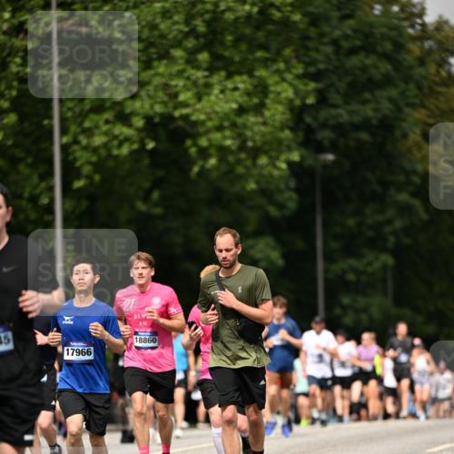 29.06.2025 - hella hamburg halbmarathon Dr. Thomas Lammeyer http://msf.ph/oto/8244602 29.06.2025 10:34:38 Kennedybrücke 2097, 2302, 3524, 4198, 4819, 6556, 6620, 6626, 7071, 7517, 8792, 9095, 9576, 9830, 10322, 10996 meine-sportfotos.de
